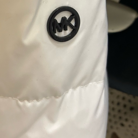 Michael Kors Duck down puffer jacket with belt stylish & trending luxury - Picture 5 of 7